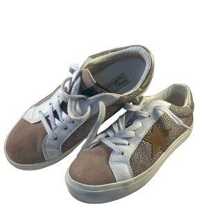 Vintage Havana Tan and White Sneakers Retro-Inspired Design Size 6.5